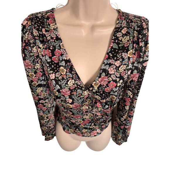 Lush Smocked Back Cropped Size Small  Blouse Floral Print Tie Back NWT - Picture 10 of 11